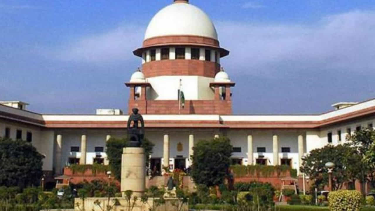 Supreme Court: ಜಮ್ಮು ಕಾಶ್ಮೀರದ 370ನೇ ವಿಧಿ ರದ್ದತಿ ಪ್ರಶ್ನಿಸಿ ಸಲ್ಲಿಸಿದ ಅರ್ಜಿ ಸುಪ್ರೀಂನಲ್ಲಿ ಜುಲೈ 11ರಂದು ವಿಚಾರಣೆ Supreme Court: ಜಮ್ಮು ಕಾಶ್ಮೀರದ 370ನೇ ವಿಧಿ ರದ್ದತಿ ಪ್ರಶ್ನಿಸಿ ಸಲ್ಲಿಸಿದ ಅರ್ಜಿ ಸುಪ್ರೀಂನಲ್ಲಿ ಜುಲೈ 11ರಂದು ವಿಚಾರಣೆ