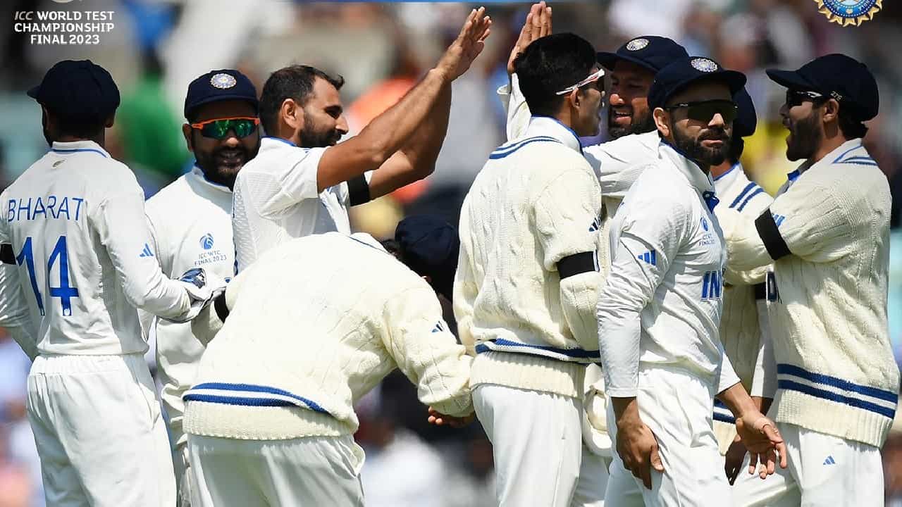 WTC Final 2023: ಲಂಡನ್ನ ಓವಲ್ ಮೈದಾನದಲ್ಲಿ ನಡೆಯುತ್ತಿರುವ ವಿಶ್ವ ಟೆಸ್ಟ್ ಚಾಂಪಿಯನ್ಶಿಪ್ ಫೈನಲ್ ಪಂದ್ಯದ ಮೊದಲ ದಿನದಾಟ ಮುಕ್ತಾಯಗೊಂಡಿದೆ. ಮೊದಲ ದಿನದಾಟದಲ್ಲಿ ಟೀಮ್ ಇಂಡಿಯಾ 3 ವಿಕೆಟ್ ಪಡೆದರೆ, ಆಸ್ಟ್ರೇಲಿಯಾ 327 ರನ್ ಪೇರಿಸಿದೆ.