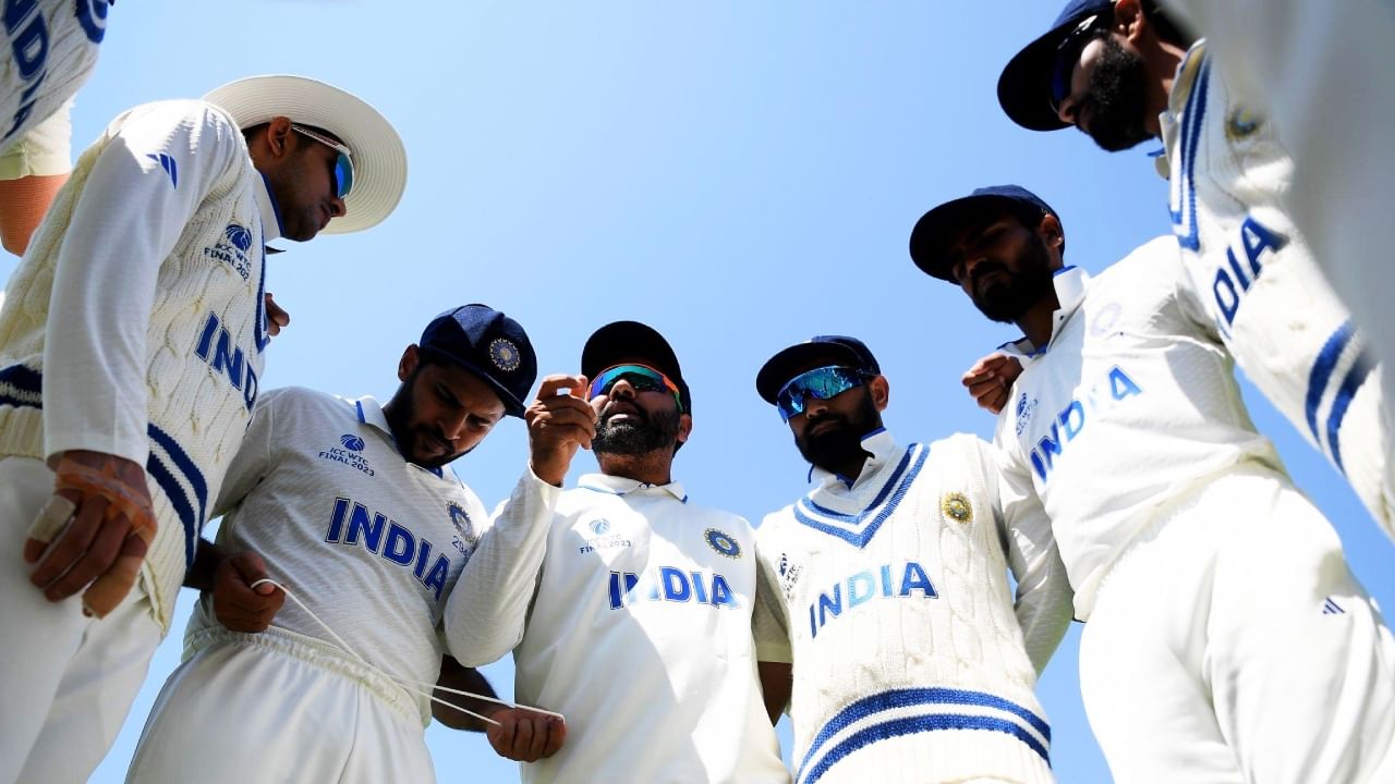 West Indies vs India: ಭಾರತ-ವೆಸ್ಟ್ ಇಂಡೀಸ್ ನಡುವಣ ಸರಣಿಯು ಜುಲೈ 12 ರಿಂದ ಶುರುವಾಗಲಿದೆ. ಈ ಸರಣಿಯಲ್ಲಿ ಟೀಮ್ ಇಂಡಿಯಾ (Team India) 2 ಟೆಸ್ಟ್, 3 ಏಕದಿನ ಹಾಗೂ 5 ಟಿ20 ಪಂದ್ಯಗಳನ್ನಾಡಲಿದೆ. ವಿಶೇಷ ಎಂದರೆ ಈ ಸರಣಿಯಲ್ಲಿ ಇಂಡಿಯಾ ಕೆಲ ಪ್ರಯೋಗ ನಡೆಸಲಿದೆ ಎಂದು ವರದಿಯಾಗಿದೆ.