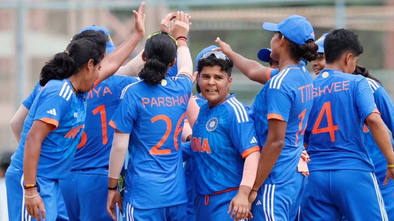 Womens Emerging Teams Asia Cup 2023: ಹಾಂಗ್​ಕಾಂಗ್​ನಲ್ಲಿ ನಡೆಯುತ್ತಿರುವ ಮಹಿಳಾ ಉದಯೋನ್ಮುಖ ತಂಡಗಳ ಏಷ್ಯಾ ಕಪ್​ ಟೂರ್ನಿಯಲ್ಲಿ ಟೀಮ್ ಇಂಡಿಯಾ ಎ ತಂಡವು ಫೈನಲ್​ಗೆ ಪ್ರವೇಶಿಸಿದೆ. ಈ ಟೂರ್ನಿಯಲ್ಲಿ ಭಾರತ ತಂಡವು ಕೇವಲ ಒಂದು ಪಂದ್ಯವನ್ನು ಗೆದ್ದು ಪ್ರಶಸ್ತಿ ಸುತ್ತಿಗೆ ತಲುಪಿರುವುದು ವಿಶೇಷ.