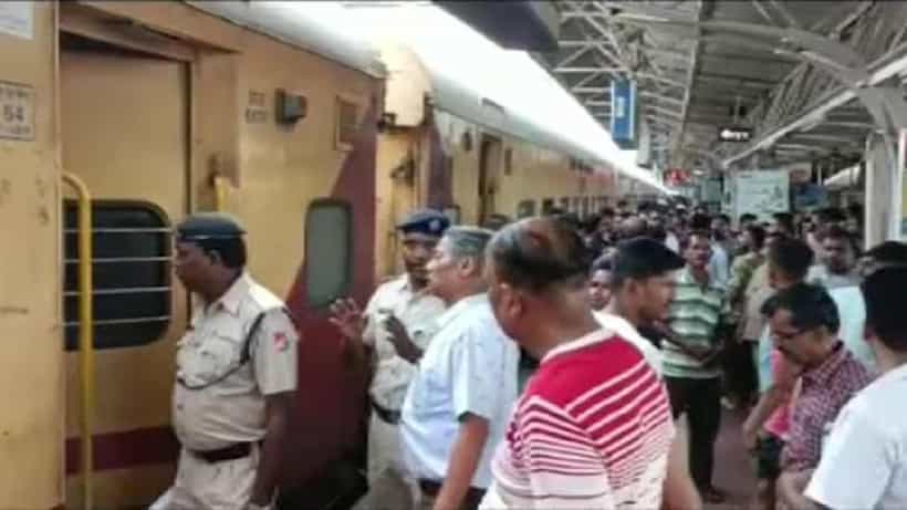ಸಿಕಂದರಾಬಾದ್-ಅಗರ್ತಲಾ ಎಕ್ಸ್ಪ್ರೆಸ್ ರೈಲಿನಲ್ಲಿ ಕಾಣಿಸಿಕೊಂಡ ಬೆಂಕಿ, ಒಡಿಶಾದ ಬೆಹ್ರಾಂಪುರದಲ್ಲಿ ಘಟನೆ