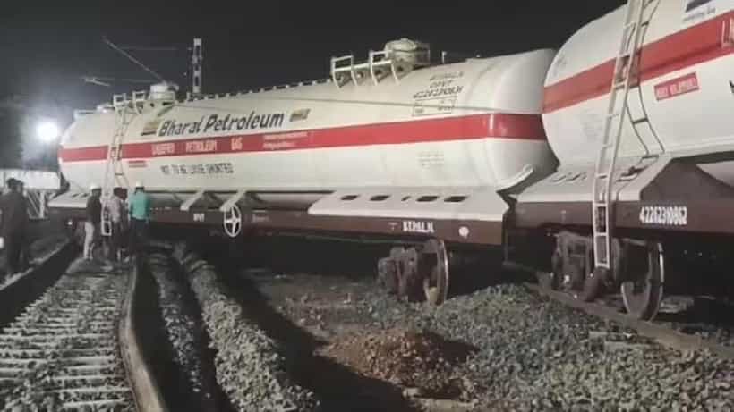 Goods Train Derails: ಮಧ್ಯಪ್ರದೇಶದಲ್ಲಿ ಹಳಿ ತಪ್ಪಿದ ಎಲ್ಪಿಜಿ ಸಾಗಿಸುತ್ತಿದ್ದ ಗೂಡ್ಸ್ ರೈಲು, ತಪ್ಪಿದ ಭಾರಿ ಅನಾಹುತ