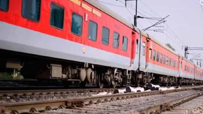 Odisha Train Fire: ಒಡಿಶಾದ ದುರ್ಗ್​-ಪುರಿ ಎಕ್ಸ್​ಪ್ರೆಸ್​ ರೈಲಿನಲ್ಲಿ ಕಾಣಿಸಿಕೊಂಡ ಬೆಂಕಿ, ಭಯಭೀತರಾದ ಪ್ರಯಾಣಿಕರು