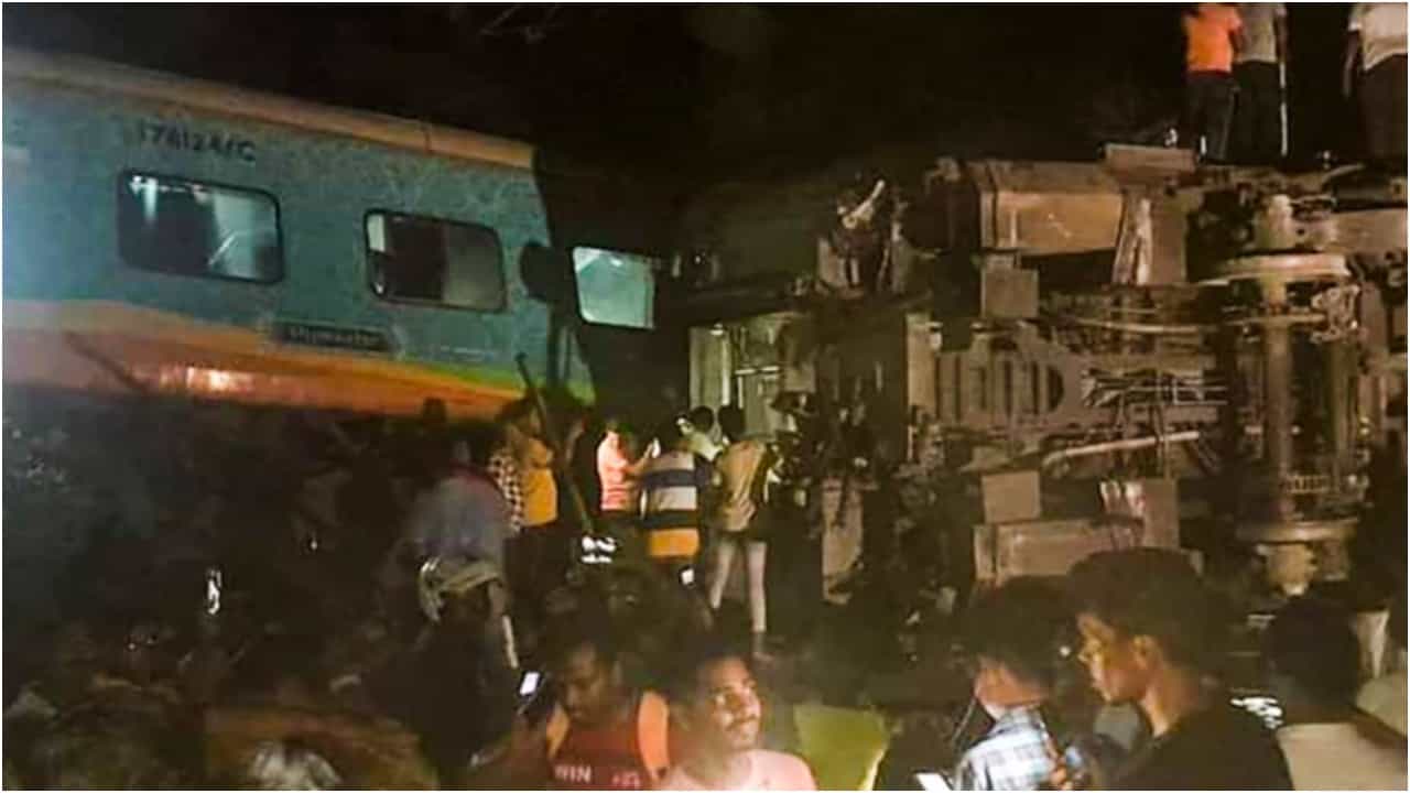 Train Accident: ಒಡಿಶಾ ರೈಲು ಅಪಘಾತ, ಮೃತರ ಸಂಬಂಧಿಕರಿಗೆ 10 ಲಕ್ಷ, ಗಾಯಾಳುಗಳಿಗೆ 2 ಲಕ್ಷ ರೂ. ಪರಿಹಾರ ಘೋಷಿಸಿದ ಕೇಂದ್ರ Train Accident: ಒಡಿಶಾ ರೈಲು ಅಪಘಾತ, ಮೃತರ ಸಂಬಂಧಿಕರಿಗೆ 10 ಲಕ್ಷ, ಗಾಯಾಳುಗಳಿಗೆ 2 ಲಕ್ಷ ರೂ. ಪರಿಹಾರ ಘೋಷಿಸಿದ ಕೇಂದ್ರ