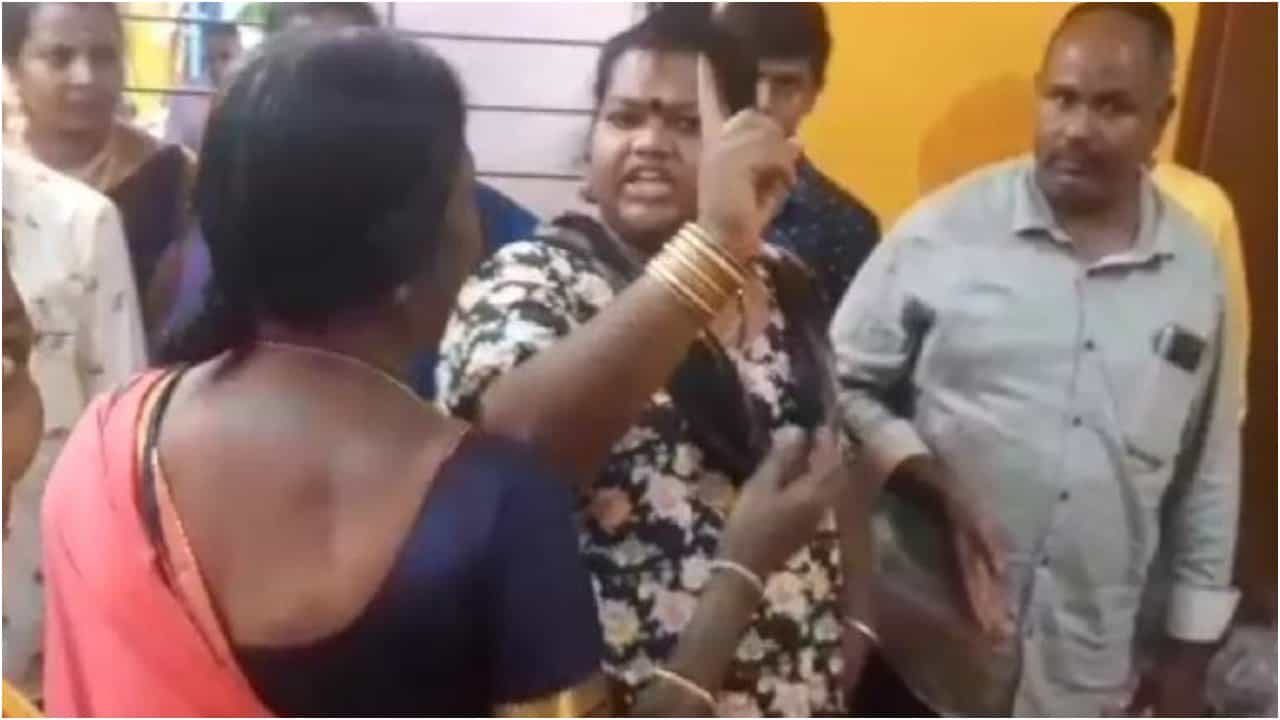 Bengaluru News: ವೈಯಾಲಿಕಾವಲ್ನಲ್ಲಿ ಗೃಹ ಪ್ರವೇಶ ಸಮಾರಂಭದಲ್ಲಿ ತೃತೀಯಲಿಂಗಿಗಳಿಂದ ದಾಂದಲೆ Bengaluru News: ವೈಯಾಲಿಕಾವಲ್ನಲ್ಲಿ ಗೃಹ ಪ್ರವೇಶ ಸಮಾರಂಭದಲ್ಲಿ ತೃತೀಯಲಿಂಗಿಗಳಿಂದ ದಾಂದಲೆ