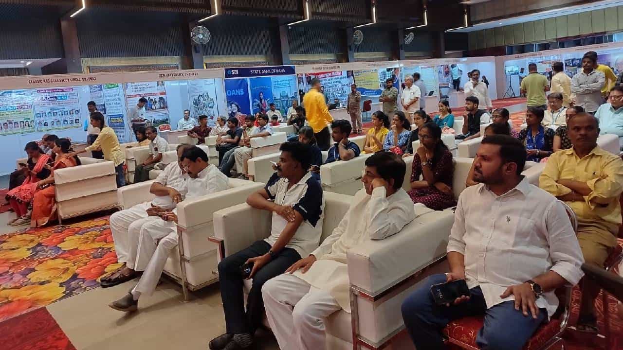 Tv9 Kannada Education Summit: ಟಿವಿ9 ಕನ್ನಡ ಶಿಕ್ಷಣ ಶೃಂಗಸಭೆಗೆ ಭೇಟಿ ನೀಡುವ ಮೂಲಕ ನಿಮ್ಮ ಕಾಲೇಜು ಮತ್ತು ವೃತ್ತಿ ಕನಸುಗಳನ್ನು ಸಾಕಾರಗೊಳಿಸಿ Tv9 Kannada Education Summit: ಟಿವಿ9 ಕನ್ನಡ ಶಿಕ್ಷಣ ಶೃಂಗಸಭೆಗೆ ಭೇಟಿ ನೀಡುವ ಮೂಲಕ ನಿಮ್ಮ ಕಾಲೇಜು ಮತ್ತು ವೃತ್ತಿ ಕನಸುಗಳನ್ನು ಸಾಕಾರಗೊಳಿಸಿ