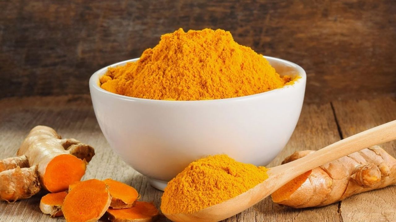 Turmeric Powder: ಸರಿಯಾದ ಅರಿಶಿನ ಪುಡಿಯನ್ನು ಆಯ್ಕೆ ಮಾಡುವುದು ಹೇಗೆ? ಖಾಲಿ ಹೊಟ್ಟೆಯಲ್ಲಿ ಸೇವಿಸುವ ವಿಧಾನಗಳ ಬಗ್ಗೆ ಇಲ್ಲಿದೆ ಮಾಹಿತಿ Turmeric Powder: ಸರಿಯಾದ ಅರಿಶಿನ ಪುಡಿಯನ್ನು ಆಯ್ಕೆ ಮಾಡುವುದು ಹೇಗೆ? ಖಾಲಿ ಹೊಟ್ಟೆಯಲ್ಲಿ ಸೇವಿಸುವ ವಿಧಾನಗಳ ಬಗ್ಗೆ ಇಲ್ಲಿದೆ ಮಾಹಿತಿ