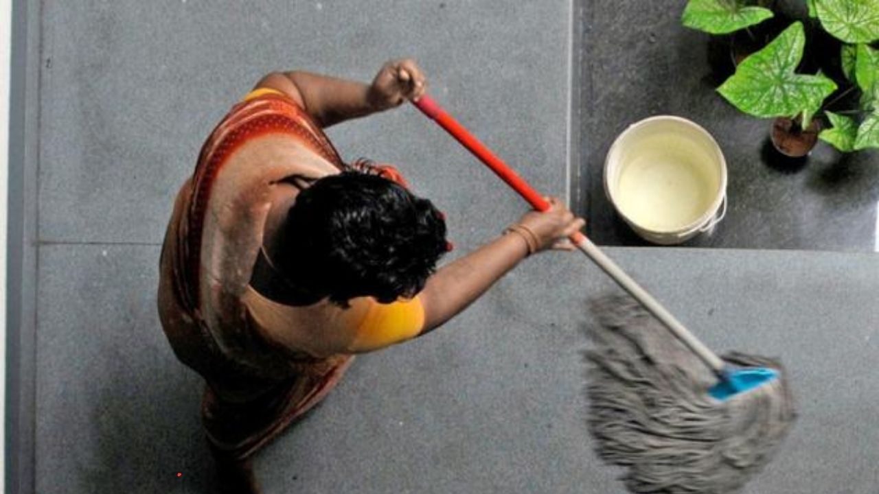 Classist Nonsense: ಬೆಂಗಳೂರು ಹೌಸಿಂಗ್ ಸೊಸೈಟಿ ಸೇವಕಿಯರು ಸಾಮಾನ್ಯ ಪ್ರದೇಶಗಳನ್ನು ಬಳಸಬೇಡಿ, ಟ್ವಿಟರ್ನಲ್ಲಿ ವೈರಲ್ ಆಗುತ್ತಿದೆ ಅಸ್ಪೃಶ್ಯತೆ ಘಾಟು Classist Nonsense: ಬೆಂಗಳೂರು ಹೌಸಿಂಗ್ ಸೊಸೈಟಿ ಸೇವಕಿಯರು ಸಾಮಾನ್ಯ ಪ್ರದೇಶಗಳನ್ನು ಬಳಸಬೇಡಿ, ಟ್ವಿಟರ್ನಲ್ಲಿ ವೈರಲ್ ಆಗುತ್ತಿದೆ ಅಸ್ಪೃಶ್ಯತೆ ಘಾಟು