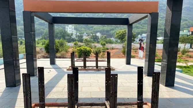Tadepalle: ಮಧ್ಯರಾತ್ರಿ ಸ್ಮಶಾನಕ್ಕೆ ನುಗ್ಗಿದ ಕಳ್ಳರು ಏನು ಮಾಡಿದ್ದಾರೆ ನೋಡಿ!