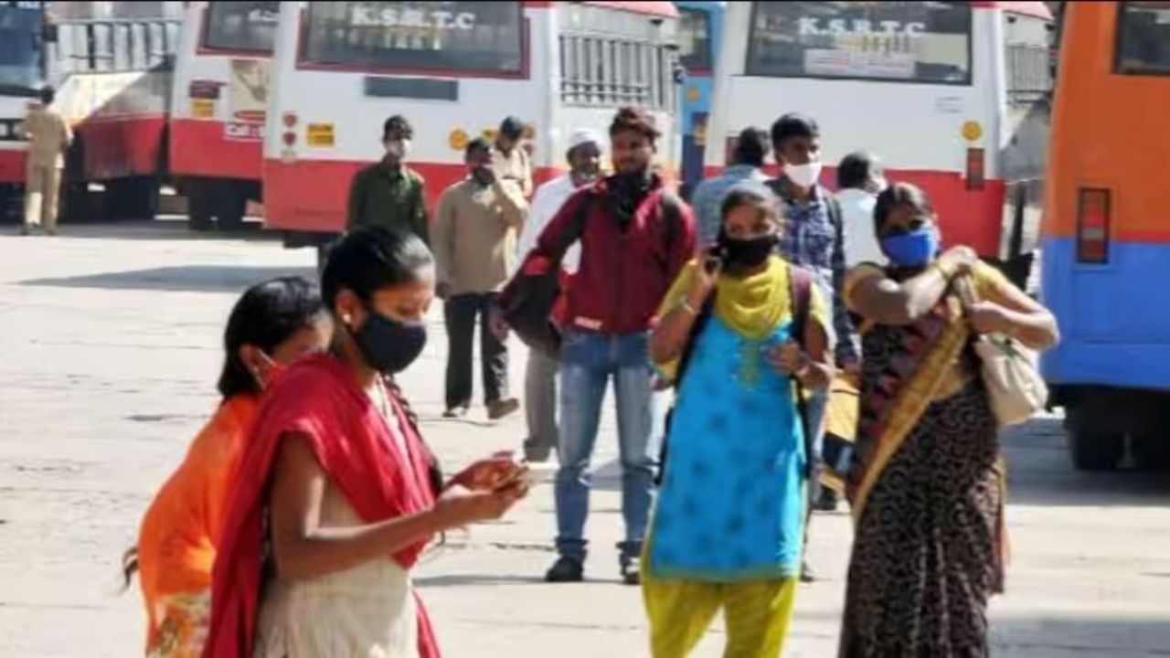 Heavy Traffic! ಶಕ್ತಿ ಯೋಜನೆ ಜಾರಿ -ಮಹಿಳೆಯರಿಗೆ ಉಚಿತ ಬಸ್​​ ಪ್ರಯಾಣದ ಎಫೆಕ್ಟ್​​, ಕೆಎಸ್ಆರ್ಟಿಸಿ ಸರ್ವರ್ ಡೌನ್, ಮಹಿಳೆಯರ ಪರದಾಟ