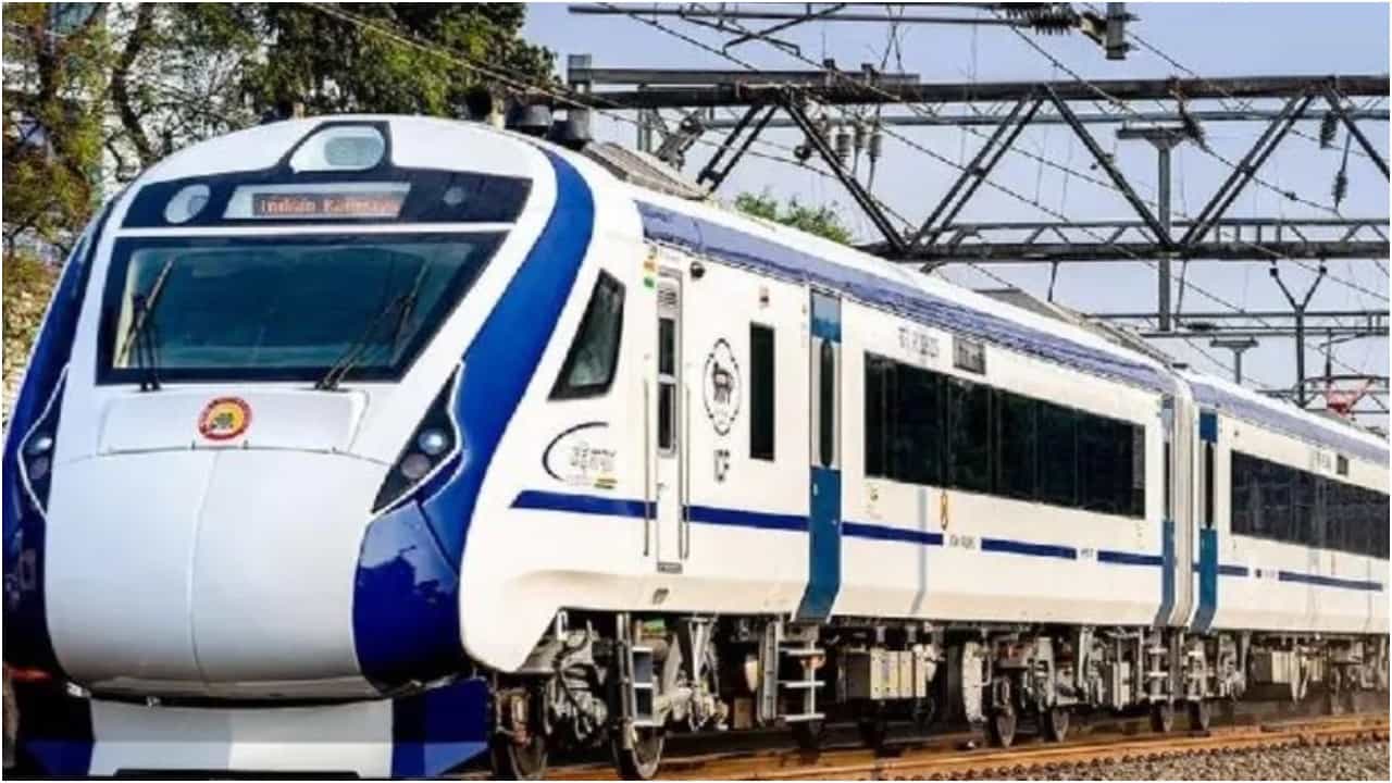 Vande Bharat Express: ಕರ್ನಾಟಕಕ್ಕೆ ಮತ್ತೊಂದು ವಂದೇ ಭಾರತ್ ರೈಲು; ಕಡಿಮೆಯಾಗಲಿದೆ ಧಾರವಾಡ - ಬೆಂಗಳೂರು ಪ್ರಯಾಣ ಅವಧಿ Vande Bharat Express: ಕರ್ನಾಟಕಕ್ಕೆ ಮತ್ತೊಂದು ವಂದೇ ಭಾರತ್ ರೈಲು; ಕಡಿಮೆಯಾಗಲಿದೆ ಧಾರವಾಡ - ಬೆಂಗಳೂರು ಪ್ರಯಾಣ ಅವಧಿ