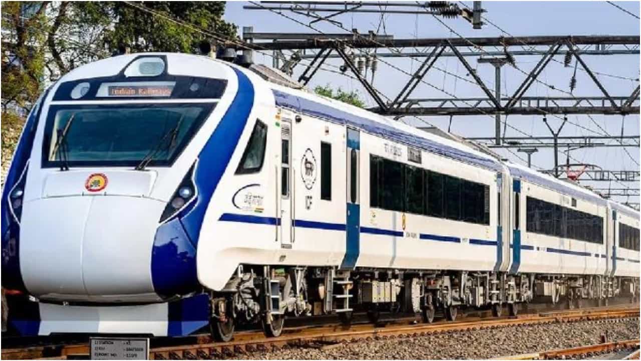 Vande Bharat Train: ಬೆಂಗಳೂರು - ಧಾರವಾಡ ವಂದೇ ಭಾರತ್ ಎಕ್ಸ್ಪ್ರೆಸ್ ಜುಲೈ ಅಂತ್ಯದ ವೇಳೆಗೆ ಆರಂಭ Vande Bharat Train: ಬೆಂಗಳೂರು - ಧಾರವಾಡ ವಂದೇ ಭಾರತ್ ಎಕ್ಸ್ಪ್ರೆಸ್ ಜುಲೈ ಅಂತ್ಯದ ವೇಳೆಗೆ ಆರಂಭ