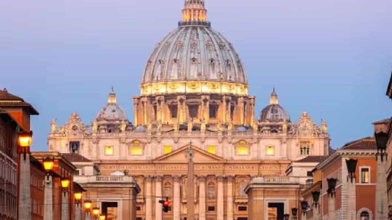 Vatican Church: ವ್ಯಾಟಿಕನ್ ಚರ್ಚ್ನಲ್ಲಿ ಬೆತ್ತಲೆಯಾಗಿ ಕಾಣಿಸಿಕೊಂಡ ವ್ಯಕ್ತಿ, ಕೊಟ್ಟ ಕಾರಣ ಇದು Vatican Church: ವ್ಯಾಟಿಕನ್ ಚರ್ಚ್ನಲ್ಲಿ ಬೆತ್ತಲೆಯಾಗಿ ಕಾಣಿಸಿಕೊಂಡ ವ್ಯಕ್ತಿ, ಕೊಟ್ಟ ಕಾರಣ ಇದು