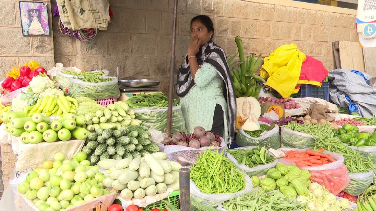 Vegetable Price Hike: ಬೆಂಗಳೂರಿನಲ್ಲಿ ಸೊಪ್ಪು, ತರಕಾರಿ ಬೆಲೆ ಏರಿಕೆ; ಗ್ರಾಹಕರು ಶಾಕ್