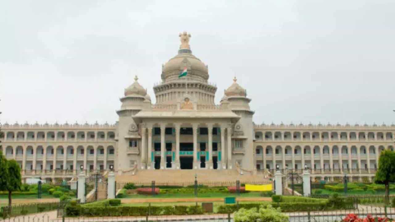 51 ಡಿವೈಎಸ್​ಪಿ, 292 ಪೊಲೀಸ್ ಇನ್ಸ್​ಪೆಕ್ಟರ್​ಗಳ ವರ್ಗಾವಣೆ, ಕರ್ನಾಟಕ ಸರ್ಕಾರದಿಂದ ಆದೇಶ