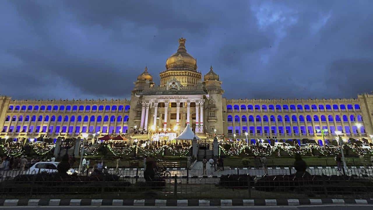 ಮೂಲಸೌಕರ್ಯ ಬಲಪಡಿಸಿ, ಶಿಕ್ಷಣ ಮತ್ತು ಸಂಶೋಧನೆಯಲ್ಲಿ ಹೂಡಿಕೆ ಹೆಚ್ಚಿಸಿ; ಐಐಎಂಬಿ, ಸಿಐಐ ತಜ್ಞರಿಂದ 'ಕರ್ನಾಟಕ ವಿಷನ್-2047' ವರದಿ ಬಿಡುಗಡೆ ಮೂಲಸೌಕರ್ಯ ಬಲಪಡಿಸಿ, ಶಿಕ್ಷಣ ಮತ್ತು ಸಂಶೋಧನೆಯಲ್ಲಿ ಹೂಡಿಕೆ ಹೆಚ್ಚಿಸಿ; ಐಐಎಂಬಿ, ಸಿಐಐ ತಜ್ಞರಿಂದ 'ಕರ್ನಾಟಕ ವಿಷನ್-2047' ವರದಿ ಬಿಡುಗಡೆ