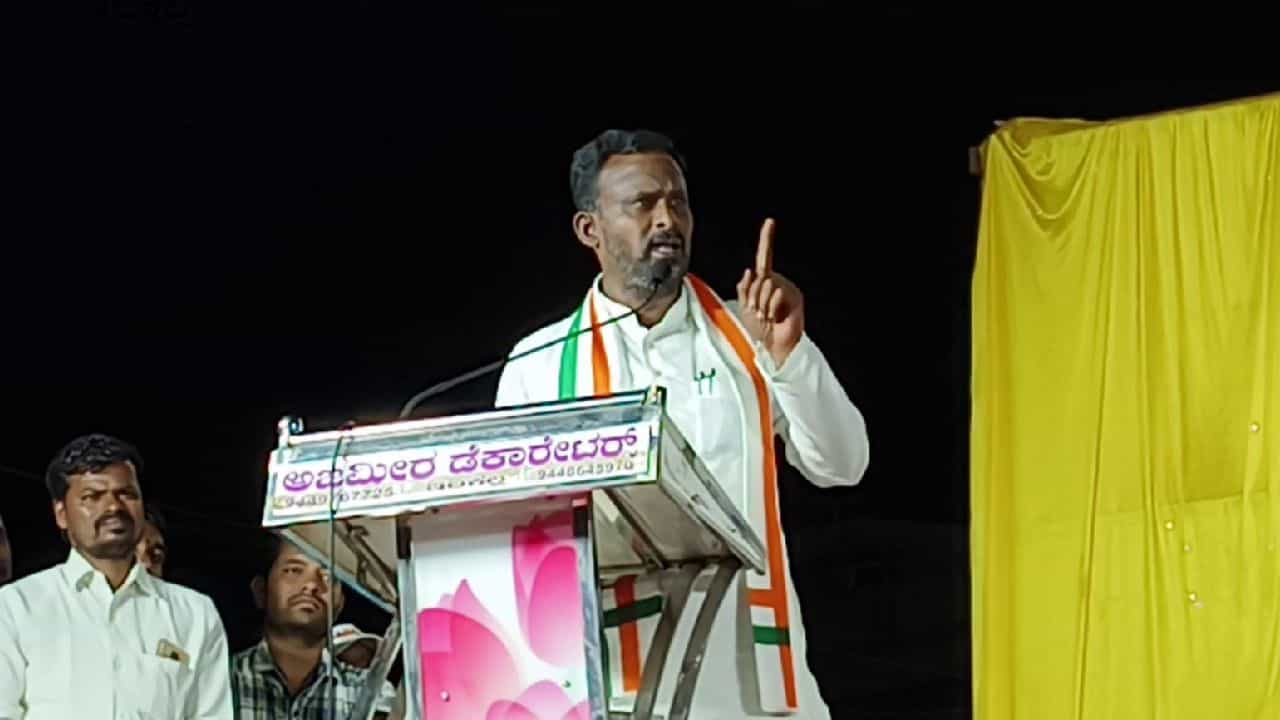 ಇನ್ಮೇಲೆ ಯಾರಾದ್ರೂ ಬಾಲ ಬಿಚ್ಚಿದ್ರೆ ಖೇಲ್ ಖತಂ, ನಾಟಕ ಬಂದ್; ಶಾಸಕ ವಿಜಯಾನಂದ ಕಾಶಪ್ಪನವರ್ ಖಡಕ್ ವಾರ್ನಿಂಗ್ ಇನ್ಮೇಲೆ ಯಾರಾದ್ರೂ ಬಾಲ ಬಿಚ್ಚಿದ್ರೆ ಖೇಲ್ ಖತಂ, ನಾಟಕ ಬಂದ್; ಶಾಸಕ ವಿಜಯಾನಂದ ಕಾಶಪ್ಪನವರ್ ಖಡಕ್ ವಾರ್ನಿಂಗ್
