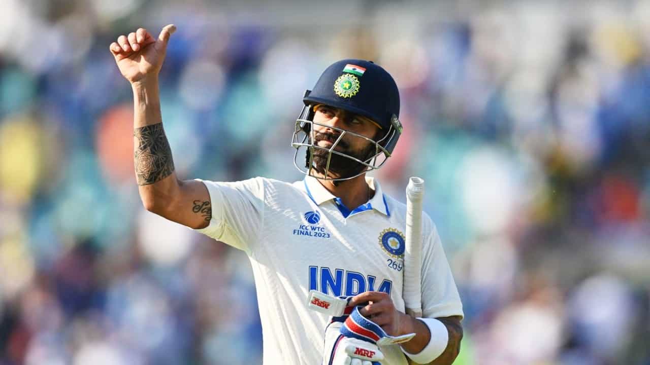 WTC Final 2023: ಓವಲ್ ಮೈದಾನದಲ್ಲಿ ನಡೆದ ಆಸ್ಟ್ರೇಲಿಯಾ ವಿರುದ್ಧದ ವಿಶ್ವ ಟೆಸ್ಟ್ ಚಾಂಪಿಯನ್ಶಿಪ್ ಫೈನಲ್ ಪಂದ್ಯದಲ್ಲಿ ಒಟ್ಟು 63 ರನ್ಗಳಿಸುವ ಮೂಲಕ ವಿರಾಟ್ ಕೊಹ್ಲಿ ವಿಶೇಷ ದಾಖಲೆ ಬರೆದಿದ್ದಾರೆ. ಅದು ಕೂಡ ದಾಖಲೆಯ ಸರದಾರ ಸಚಿನ್ ತೆಂಡೂಲ್ಕರ್ ಅವರ ದಾಖಲೆಯನ್ನು ಸರಿಗಟ್ಟುವ ಮೂಲಕ ಎಂಬುದು ವಿಶೇಷ.