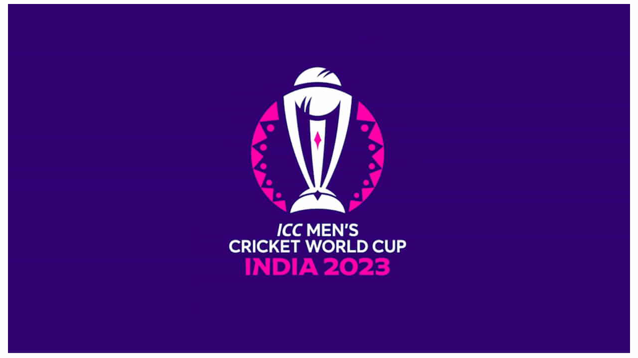 World Cup 2023: ಏಕದಿನ ವಿಶ್ವಕಪ್ ಕಾವೇರುತ್ತಿದೆ. ಟೂರ್ನಿ ಆರಂಭಕ್ಕೆ ಇನ್ನೂ 4 ತಿಂಗಳುಗಳು ಬಾಕಿಯಿದ್ದರೂ, ಈಗಾಗಲೇ ವಿಶ್ವಕಪ್ ಕುರಿತಾದ ಚರ್ಚೆಗಳು ಶುರುವಾಗಿದೆ. ಅಲ್ಲದೆ ಇತ್ತ ವಿಶ್ವಕಪ್ ಆಯೋಜಿಸಲಿರುವ ಬಿಸಿಸಿಐ ಟೂರ್ನಿಗೆ ಬೇಕಾದ ಸಿದ್ಧತೆಗಳನ್ನು ಕೂಡ ಶುರು ಮಾಡಿಕೊಂಡಿದೆ.