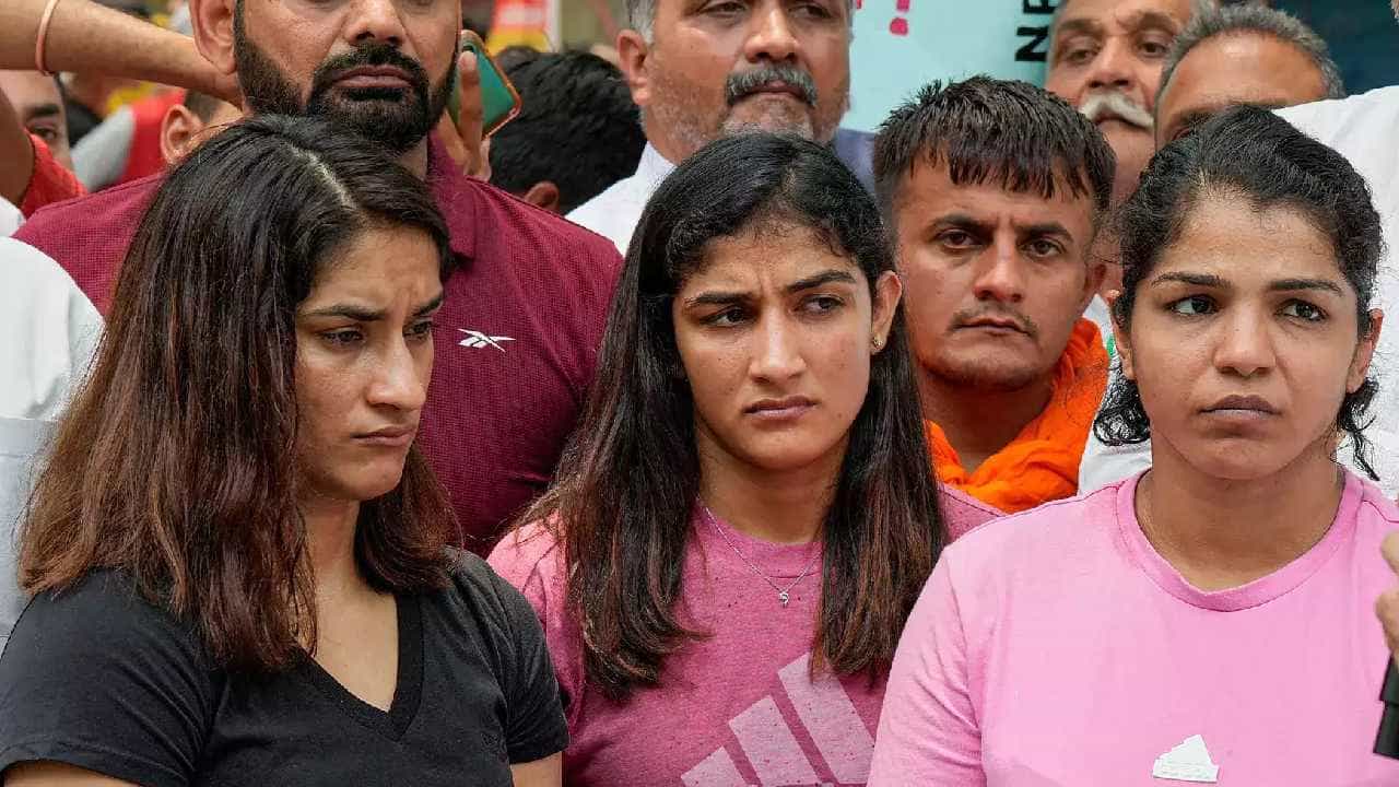 Wrestlers Protest: ಸಮಸ್ಯೆ ಇತ್ಯರ್ಥವಾಗದಿದ್ದಲ್ಲಿ ಮುಂಬರುವ ಏಷ್ಯನ್ ಗೇಮ್ಸ್ನಲ್ಲಿ ಭಾಗವಹಿಸುವುದಿಲ್ಲ ಎಂದ ಕುಸ್ತಿಪಟುಗಳು Wrestlers Protest: ಸಮಸ್ಯೆ ಇತ್ಯರ್ಥವಾಗದಿದ್ದಲ್ಲಿ ಮುಂಬರುವ ಏಷ್ಯನ್ ಗೇಮ್ಸ್ನಲ್ಲಿ ಭಾಗವಹಿಸುವುದಿಲ್ಲ ಎಂದ ಕುಸ್ತಿಪಟುಗಳು