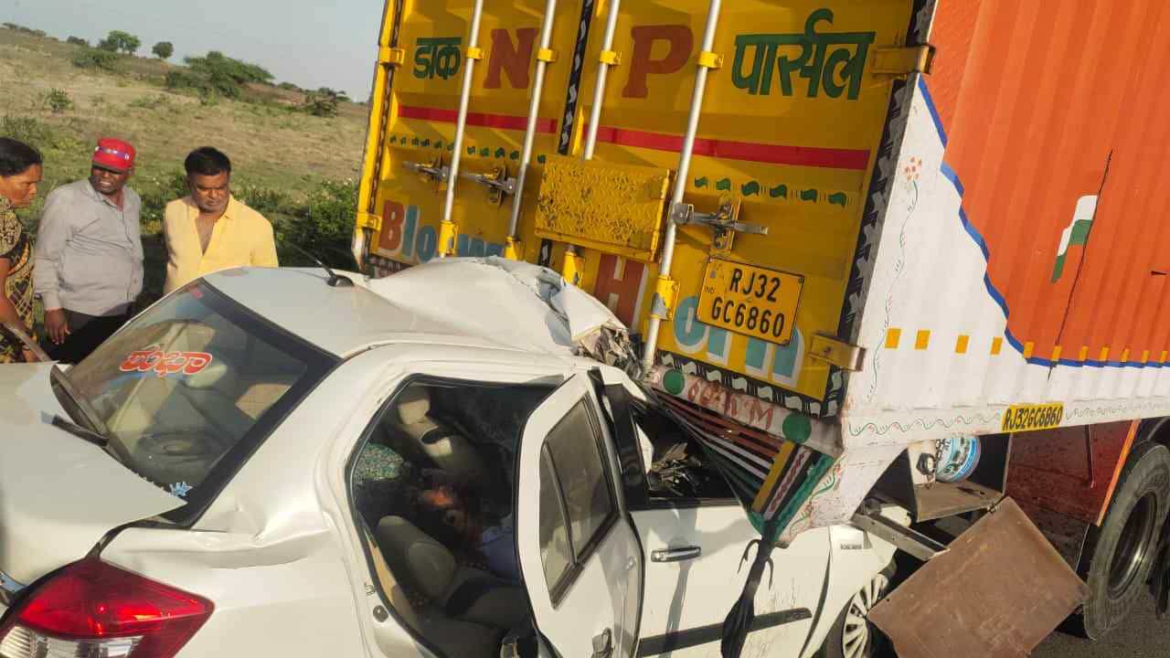 ಕೊಪ್ಪಳದಲ್ಲಿ ಮತ್ತೊಂದು ಭೀಕರ ರಸ್ತೆ ಅಪಘಾತ, ಸ್ಥಳದಲ್ಲೇ ಮೂವರು ದುರ್ಮರಣ ಕೊಪ್ಪಳದಲ್ಲಿ ಮತ್ತೊಂದು ಭೀಕರ ರಸ್ತೆ ಅಪಘಾತ, ಸ್ಥಳದಲ್ಲೇ ಮೂವರು ದುರ್ಮರಣ