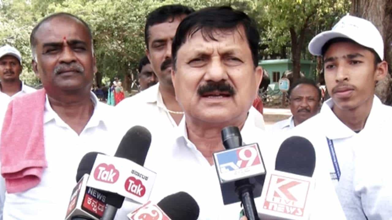 ಕಟುಕರ ರೀತಿ ಮಾತನಾಡುವುದು ಸರಿಯಲ್ಲ: ಸಚಿವ ವೆಂಕಟೇಶ್ಗೆ ಆರಗ ಜ್ಞಾನೇಂದ್ರ ತಿರುಗೇಟು ಕಟುಕರ ರೀತಿ ಮಾತನಾಡುವುದು ಸರಿಯಲ್ಲ: ಸಚಿವ ವೆಂಕಟೇಶ್ಗೆ ಆರಗ ಜ್ಞಾನೇಂದ್ರ ತಿರುಗೇಟು