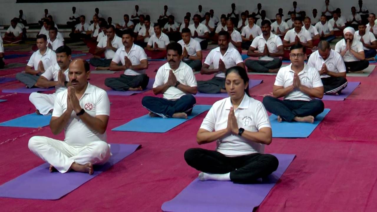 International Yoga Day 2023: Karnataka various district international yoga day celebration here is the photos