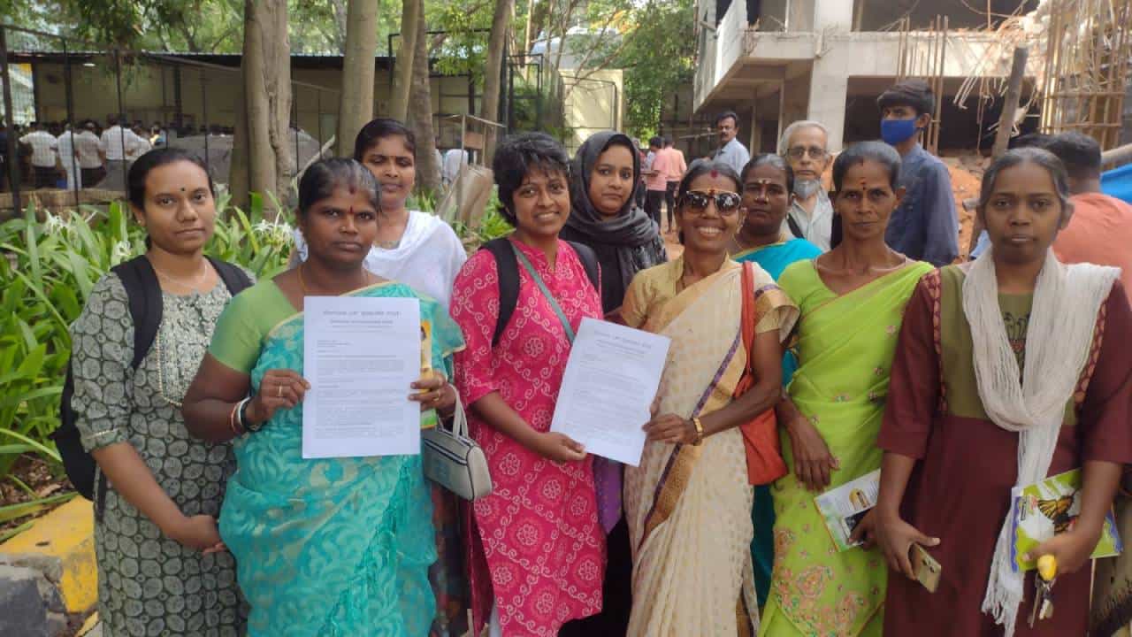 Shakti Scheme: ಸ್ಮಾರ್ಟ್ ಕಾರ್ಡ್ನಿಂದ ಮಹಿಳೆಯರ ಗೌಪ್ಯತೆಗೆ ಧಕ್ಕೆ- ಬೆಂಗಳೂರು ಬಸ್ ಪ್ರಯಾಣಿಕರ ವೇದಿಕೆ Shakti Scheme: ಸ್ಮಾರ್ಟ್ ಕಾರ್ಡ್ನಿಂದ ಮಹಿಳೆಯರ ಗೌಪ್ಯತೆಗೆ ಧಕ್ಕೆ- ಬೆಂಗಳೂರು ಬಸ್ ಪ್ರಯಾಣಿಕರ ವೇದಿಕೆ