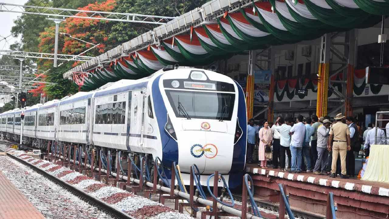 ಚಾಲನೆ ಸಿಕ್ಕ ಮೊದಲ ದಿನವೇ ಬೆಂಗಳೂರು-ಧಾರವಾಡ ವಂದೇ ಭಾರತ್ ರೈಲಿನ ಟಿಕೆಟ್ ದರ ಪರಿಷ್ಕರಣೆ: ಇಲ್ಲಿದೆ ಹೊಸ ದರ ವಿವರ ಚಾಲನೆ ಸಿಕ್ಕ ಮೊದಲ ದಿನವೇ ಬೆಂಗಳೂರು-ಧಾರವಾಡ ವಂದೇ ಭಾರತ್ ರೈಲಿನ ಟಿಕೆಟ್ ದರ ಪರಿಷ್ಕರಣೆ: ಇಲ್ಲಿದೆ ಹೊಸ ದರ ವಿವರ