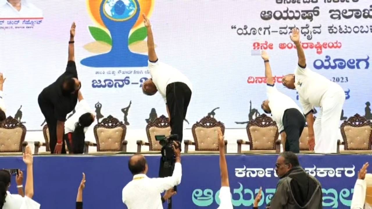 International Yoga Day 2023: Karnataka various district international yoga day celebration here is the photos
