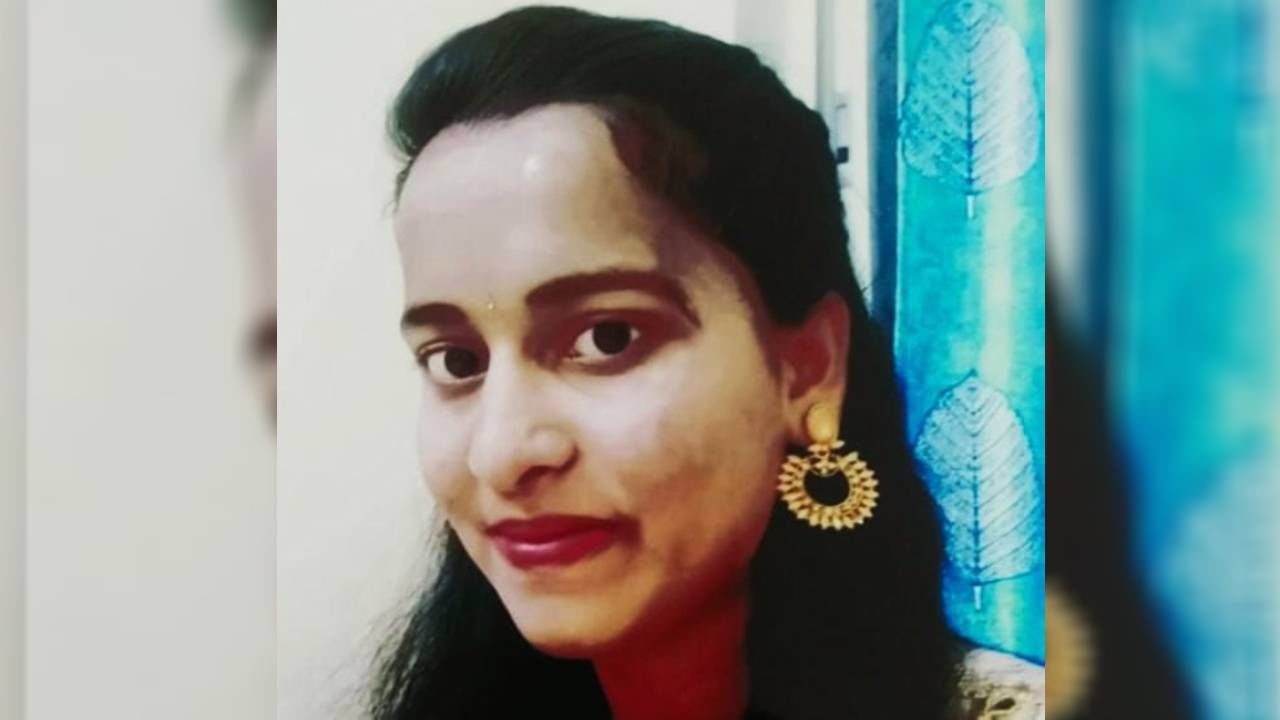 ಇಬ್ಬರು ಯುವಕರೊಂದಿಗೆ ಪ್ರೀತಿಯ ನಾಟಕ; ವಿಷಯ ತಿಳಿದ ಪ್ರಿಯಕರರಿಂದ ಪ್ರೀಯತಮೆಗೆ ಬ್ಲ್ಯಾಕ್ಮೇಲ್, ಯುವತಿ ಆತ್ಮಹತ್ಯೆ ಇಬ್ಬರು ಯುವಕರೊಂದಿಗೆ ಪ್ರೀತಿಯ ನಾಟಕ; ವಿಷಯ ತಿಳಿದ ಪ್ರಿಯಕರರಿಂದ ಪ್ರೀಯತಮೆಗೆ ಬ್ಲ್ಯಾಕ್ಮೇಲ್, ಯುವತಿ ಆತ್ಮಹತ್ಯೆ