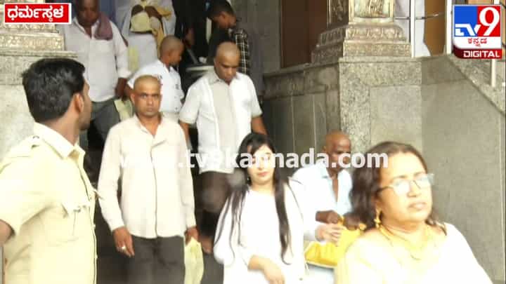 ಆಷಾಢದಲ್ಲಿ ಖಾಲಿಯಾಗಿರುತ್ತಿದ್ದ ತೀರ್ಥಕ್ಷೇತ್ರಗಳು ಫುಲ್ ರಶ್; ವಿಕೇಂಡ್ನಲ್ಲಿ ದೇವಸ್ಥಾನಗಳಿಗೆ ಹರಿದು ಬಂದ ಅಪಾರ ಭಕ್ತರು ಆಷಾಢದಲ್ಲಿ ಖಾಲಿಯಾಗಿರುತ್ತಿದ್ದ ತೀರ್ಥಕ್ಷೇತ್ರಗಳು ಫುಲ್ ರಶ್; ವಿಕೇಂಡ್ನಲ್ಲಿ ದೇವಸ್ಥಾನಗಳಿಗೆ ಹರಿದು ಬಂದ ಅಪಾರ ಭಕ್ತರು