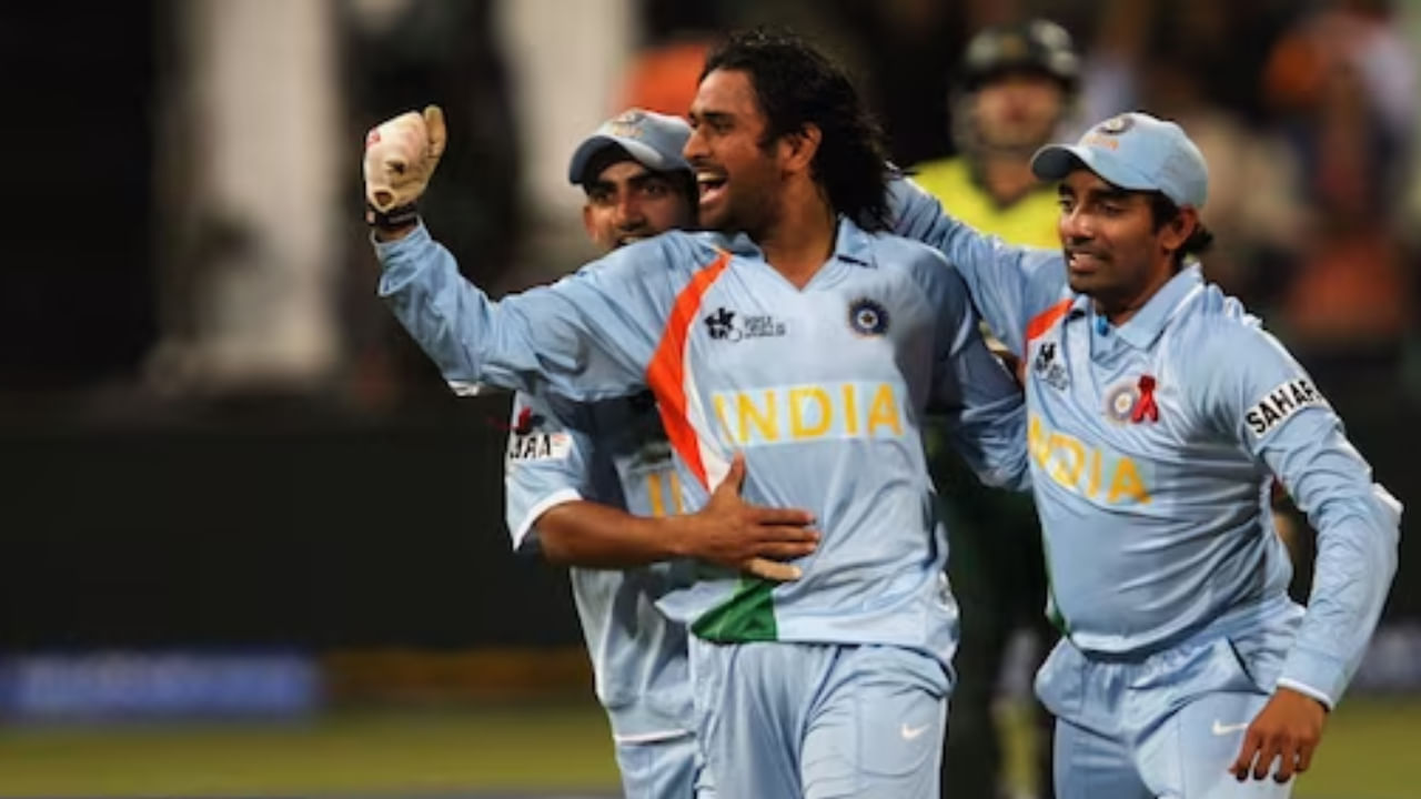After Sourav, Mahendra Singh Dhoni led India to victory in the 2007 T20 World Cup.