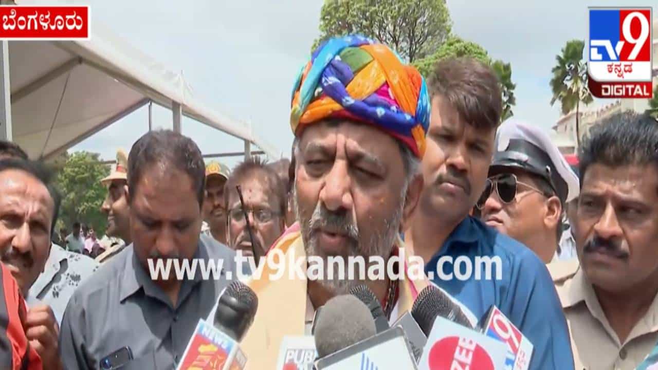 ಶಕ್ತಿ ಯೋಜನೆ ಉದ್ಘಾಟನೆ ಕಾರ್ಯಕ್ರದಲ್ಲೇ ಬಿಜೆಪಿ, ಜೆಡಿಎಸ್ ಟೀಕೆಗಳಿಗೆ ತಿರುಗೇಟು ನೀಡಿದ ಡಿಕೆ ಶಿವಕುಮಾರ್ ಶಕ್ತಿ ಯೋಜನೆ ಉದ್ಘಾಟನೆ ಕಾರ್ಯಕ್ರದಲ್ಲೇ ಬಿಜೆಪಿ, ಜೆಡಿಎಸ್ ಟೀಕೆಗಳಿಗೆ ತಿರುಗೇಟು ನೀಡಿದ ಡಿಕೆ ಶಿವಕುಮಾರ್