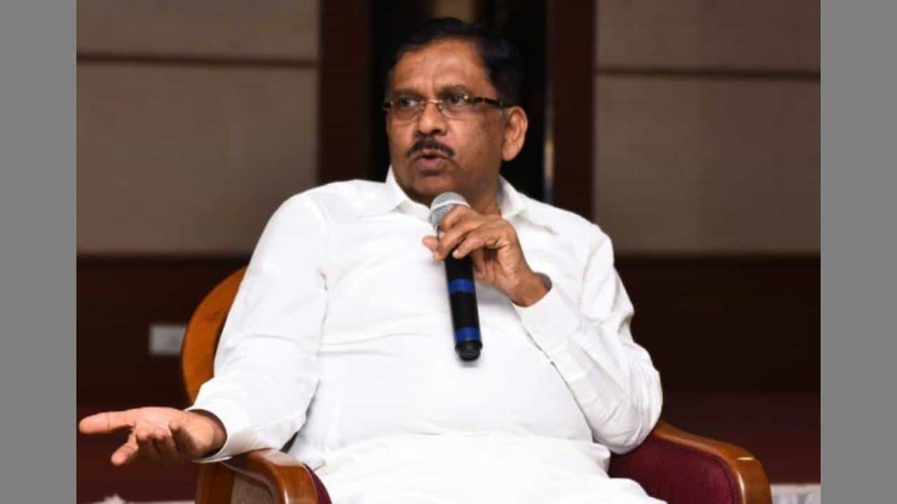 ಭಾರತೀಯರಿಗೆ ಸಂವಿಧಾನವೇ ಭಗವದ್ಗೀತೆ, ಬೈಬಲ್, ಕುರಾನ್: ಬಿಜೆಪಿಗೆ ತಿರುಗೇಟು ನೀಡಿದ ಜಿ ಪರಮೇಶ್ವರ ಭಾರತೀಯರಿಗೆ ಸಂವಿಧಾನವೇ ಭಗವದ್ಗೀತೆ, ಬೈಬಲ್, ಕುರಾನ್: ಬಿಜೆಪಿಗೆ ತಿರುಗೇಟು ನೀಡಿದ ಜಿ ಪರಮೇಶ್ವರ