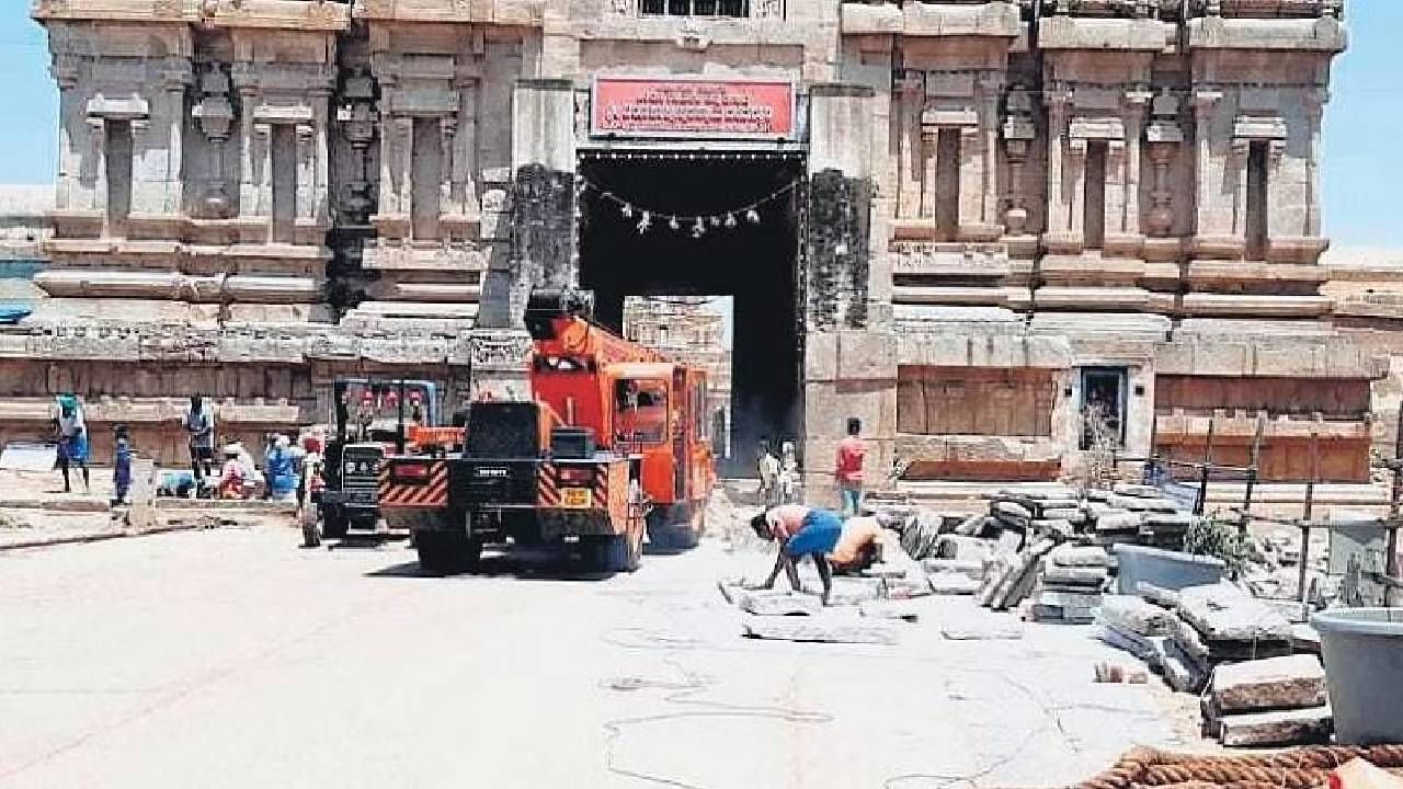 G20 Summit: ಹಂಪಿಯಲ್ಲಿ ಜಿ20 ಶೃಂಗ ಸಭೆ ತಯಾರಿ, ಯುನೆಸ್ಕೋ ನಿಯಮಗಳನ್ನು ಗಾಳಿಗೆ ತೂರಿದ ಜಿಲ್ಲಾಡಳಿತ G20 Summit: ಹಂಪಿಯಲ್ಲಿ ಜಿ20 ಶೃಂಗ ಸಭೆ ತಯಾರಿ, ಯುನೆಸ್ಕೋ ನಿಯಮಗಳನ್ನು ಗಾಳಿಗೆ ತೂರಿದ ಜಿಲ್ಲಾಡಳಿತ