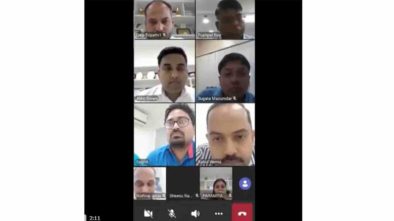 Viral Video: ಎಚ್ಡಿಎಫ್ಸಿ ಆನ್ಲೈನ್ ಮೀಟಿಂಗ್ನಲ್ಲಿ ಉದ್ಯೋಗಿ ನಿಂದನೆ; ಅಧಿಕಾರಿ ಅಮಾನತು Viral Video: ಎಚ್ಡಿಎಫ್ಸಿ ಆನ್ಲೈನ್ ಮೀಟಿಂಗ್ನಲ್ಲಿ ಉದ್ಯೋಗಿ ನಿಂದನೆ; ಅಧಿಕಾರಿ ಅಮಾನತು