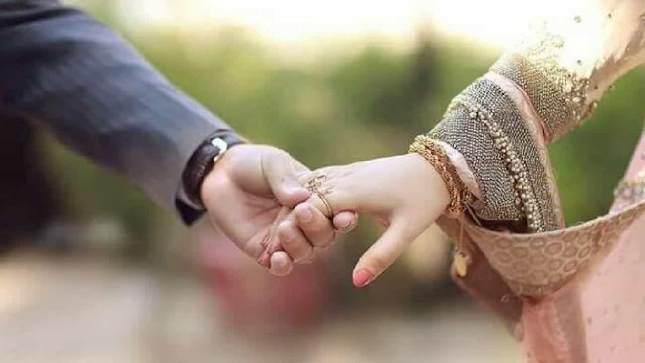 ಮದುವೆಯಾಗಿ ವರ್ಷ ಕಳೆದರೂ ನನಗೆ ಸಿಗಬೇಕಿರುವ ಸುಖ ಸಿಗುತ್ತಿಲ್ಲ, ಪೊಲೀಸ್ ಠಾಣೆ ಮೆಟ್ಟಿಲೇರಿದ ಪತ್ನಿ ಮದುವೆಯಾಗಿ ವರ್ಷ ಕಳೆದರೂ ನನಗೆ ಸಿಗಬೇಕಿರುವ ಸುಖ ಸಿಗುತ್ತಿಲ್ಲ, ಪೊಲೀಸ್ ಠಾಣೆ ಮೆಟ್ಟಿಲೇರಿದ ಪತ್ನಿ
