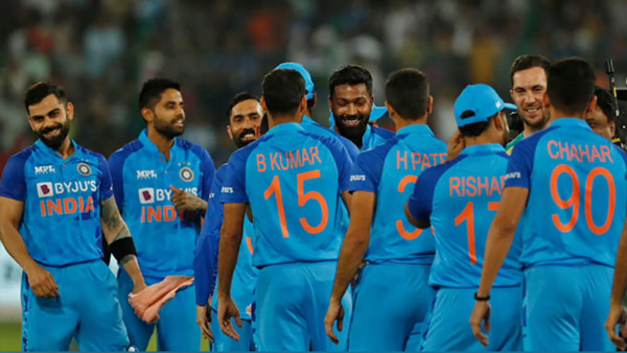 ಮುಂದುವರೆದು ಮಾತನಾಡಿದ ಲಾಯ್ಡ್ ಅವರು ಭಾರತ ಪ್ರತಿ ಬಾರಿಯೂ ಪ್ರಶಸ್ತಿ ಸಮೀಪಕ್ಕೆ ಹೋಗುತ್ತದೆ. ಆದರೆ ಅಂತಿಮ ಹಂತದಲ್ಲಿ ಎಡವುತ್ತಿದೆ. ಇದೆಲ್ಲ ಕೇವಲ ಸಮಯದ ವಿಷಯವಾಗಿದೆ ಅಷ್ಟೆ. ಈಗ ಐಪಿಎಲ್‌ನಿಂದಾಗಿ ಭಾರತದ ಭವಿಷ್ಯ ಬದಲಾಗಿದೆ ಎಂದು ನಾನು ಭಾವಿಸುತ್ತೇನೆ.