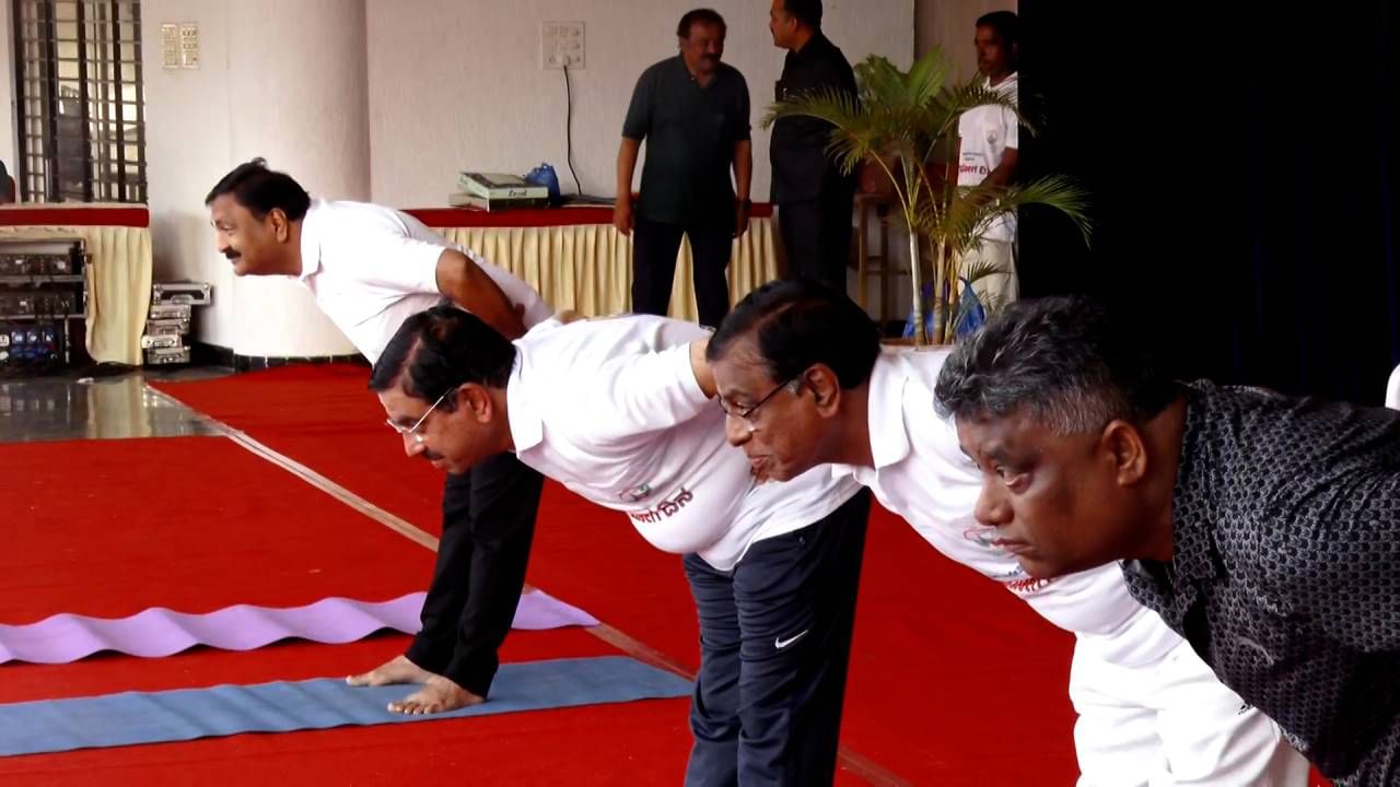 International Yoga Day 2023: Karnataka various district international yoga day celebration here is the photos
