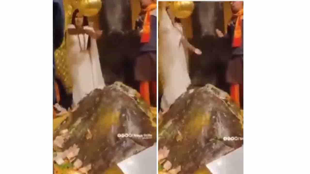 Viral Video: ಕೇದಾರನಾಥ ಶಿವಲಿಂಗದ ಮೇಲೆ ನೋಟುಗಳನ್ನು ತೂರಿದ ಮಹಿಳೆಯ ವಿರುದ್ಧ ಪ್ರಕರಣ ದಾಖಲು Viral Video: ಕೇದಾರನಾಥ ಶಿವಲಿಂಗದ ಮೇಲೆ ನೋಟುಗಳನ್ನು ತೂರಿದ ಮಹಿಳೆಯ ವಿರುದ್ಧ ಪ್ರಕರಣ ದಾಖಲು