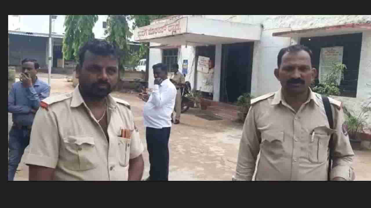 Koppal News: ಕೆಎಸ್​ಆರ್​ಟಿಸಿ ಬಸ್​ ಕಂಡಕ್ಟರ್​, ಪ್ರಯಾಣಿಕನ ನಡುವೆ ಗಲಾಟೆ: ಮೂವರಿಗೆ ಗಾಯ