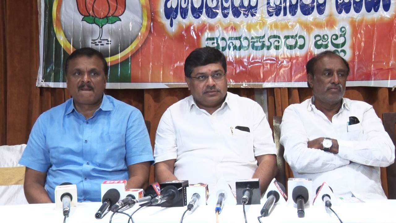 ಕುಣಿಗಲ್ ಕ್ಷೇತ್ರದಲ್ಲಿ ಚುನಾವಣಾ ಅಕ್ರಮ ಆರೋಪ; ಕಾಂಗ್ರೆಸ್ ಶಾಸಕರ ವಿರುದ್ಧ ಹೈಕೋರ್ಟ್ಗೆ ಹೋಗಲು ತೀರ್ಮಾನಿಸಿದ ಪರಿಷತ್ ಸದಸ್ಯ ಕುಣಿಗಲ್ ಕ್ಷೇತ್ರದಲ್ಲಿ ಚುನಾವಣಾ ಅಕ್ರಮ ಆರೋಪ; ಕಾಂಗ್ರೆಸ್ ಶಾಸಕರ ವಿರುದ್ಧ ಹೈಕೋರ್ಟ್ಗೆ ಹೋಗಲು ತೀರ್ಮಾನಿಸಿದ ಪರಿಷತ್ ಸದಸ್ಯ