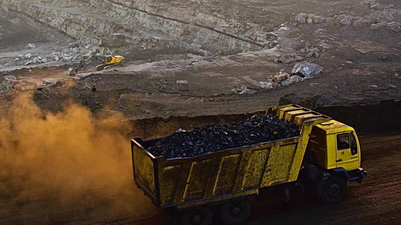 Coal India: ಕೋಲ್ ಇಂಡಿಯಾದ 92 ಲಕ್ಷ ಷೇರುಗಳ ಮಾರಾಟ; ಉದ್ಯೋಗಿಗಳಿಗೆ ಆಫರ್; ಇಲ್ಲಿದೆ ಡೀಟೇಲ್ಸ್ Coal India: ಕೋಲ್ ಇಂಡಿಯಾದ 92 ಲಕ್ಷ ಷೇರುಗಳ ಮಾರಾಟ; ಉದ್ಯೋಗಿಗಳಿಗೆ ಆಫರ್; ಇಲ್ಲಿದೆ ಡೀಟೇಲ್ಸ್