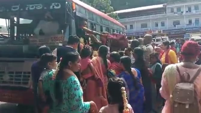 Shakti Scheme: ಉಚಿತ ಬಸ್ ಪ್ರಯಾಣ, ಧರ್ಮಸ್ಥಳದಲ್ಲಿ ಮಹಿಳಾ ಭಕ್ತರ ದಂಡು