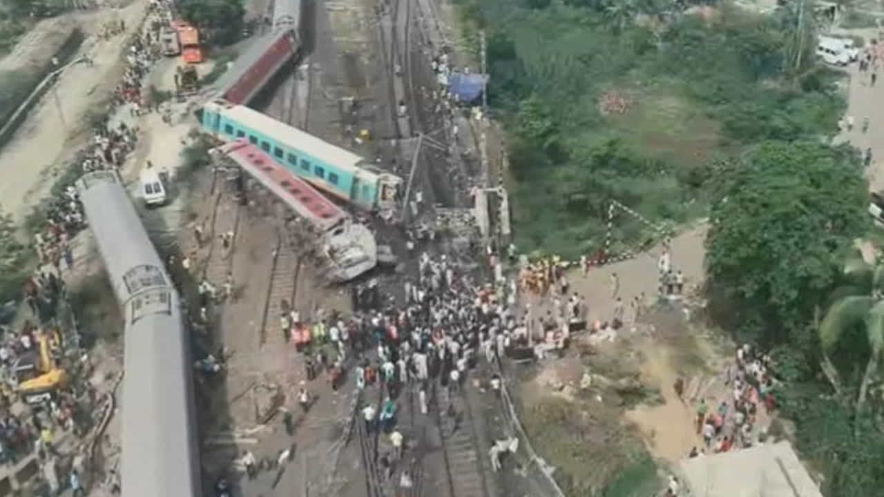 Odisha train accident: ತಪ್ಪಾದ ಹಳಿಯಲ್ಲಿ ಚಲಿಸಿತ್ತೇ ಕೋರಮಂಡಲ್ ಎಕ್ಸ್ಪ್ರೆಸ್ ? Odisha train accident: ತಪ್ಪಾದ ಹಳಿಯಲ್ಲಿ ಚಲಿಸಿತ್ತೇ ಕೋರಮಂಡಲ್ ಎಕ್ಸ್ಪ್ರೆಸ್ ?