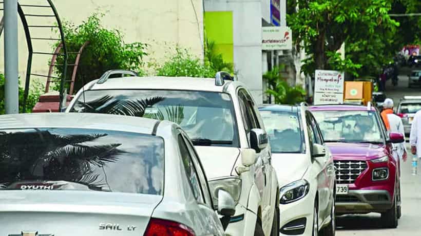 ಬೇಕಾಬಿಟ್ಟಿಯಾಗಿ ವಾಹನ ಪಾರ್ಕ್ ಮಾಡಿದರೆ ಬೀಳುತ್ತೆ ದಂಡ: ಪೇ ಆ್ಯಂಡ್ ಪಾರ್ಕಿಂಗ್ ವ್ಯವಸ್ಥೆಗೆ ಮುಂದಾದ ಮೈಸೂರು