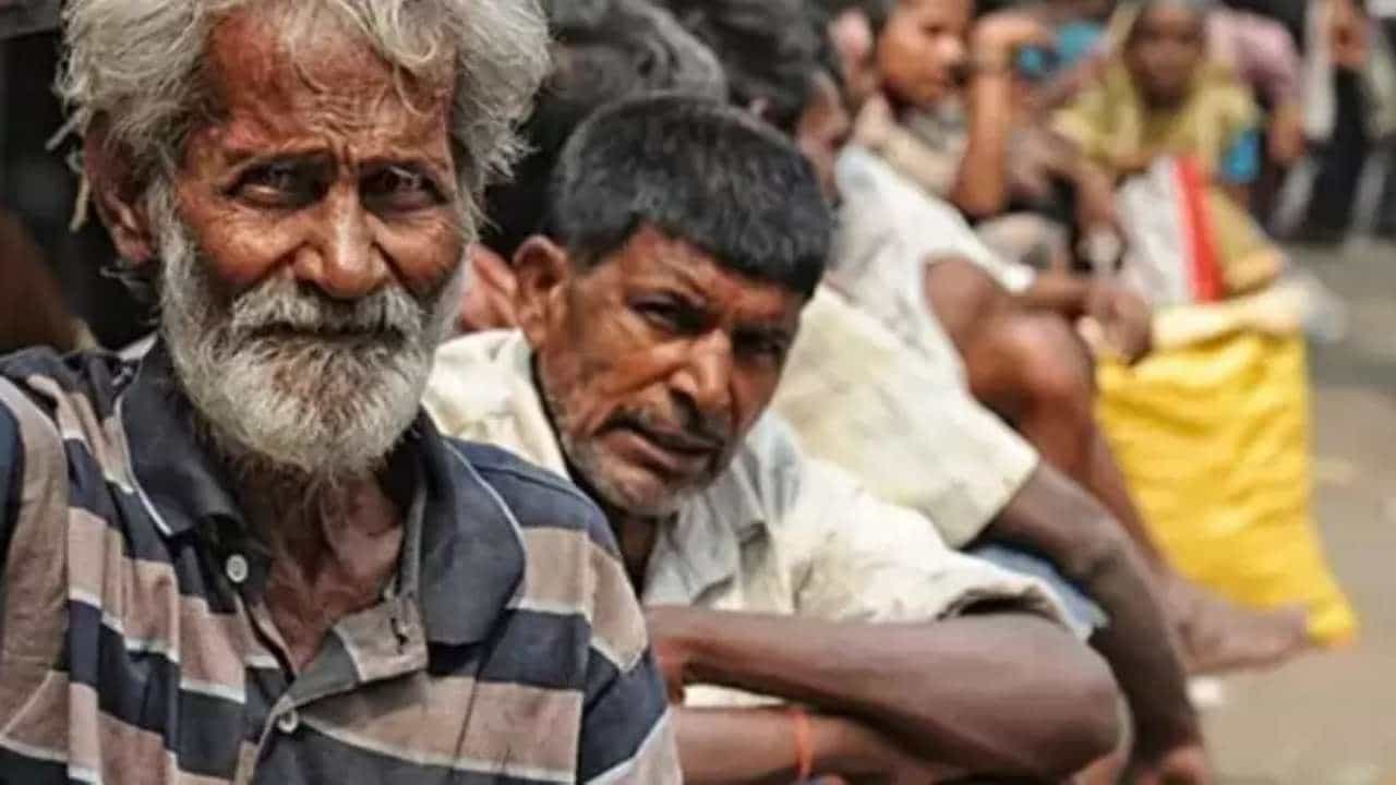 Poor and Inflation: ಬಡವರು ಇನ್ನಷ್ಟು ಬಡವರಾಗಲು, ಸಿರಿವಂತರು ಇನ್ನಷ್ಟು ಸಿರಿವಂತರಾಗಲು ಏನು ಕಾರಣ? ವಿಷ ವರ್ತುಲವಾ ಹಣದುಬ್ಬರ? ಕುತೂಹಲದ ಉದಾಹರಣೆ Poor and Inflation: ಬಡವರು ಇನ್ನಷ್ಟು ಬಡವರಾಗಲು, ಸಿರಿವಂತರು ಇನ್ನಷ್ಟು ಸಿರಿವಂತರಾಗಲು ಏನು ಕಾರಣ? ವಿಷ ವರ್ತುಲವಾ ಹಣದುಬ್ಬರ? ಕುತೂಹಲದ ಉದಾಹರಣೆ