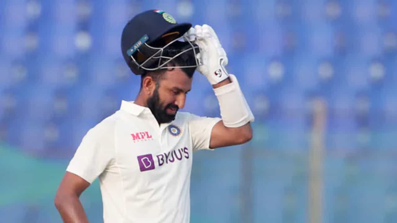 ಭಾರತ ಟೆಸ್ಟ್ ತಂಡದಿಂದ ಹೊರಬಿದ್ದಿರುವ ಚೇತೇಶ್ವರ ಪೂಜಾರ ದೇಶೀ ಕ್ರಿಕೆಟ್ನಲ್ಲಿ ಅದ್ಭುತ ಪ್ರದರ್ಶನ ನೀಡುವ ಮೂಲಕ ಮತ್ತೆ ಫಾರ್ಮ್ಗೆ ಮರಳುವ ಯತ್ನದಲ್ಲಿದ್ದಾರೆ. ಇತ್ತ ಪೂಜಾರ ಅವರ ಸ್ಥಾನ ತೆರವಾಗಿರುವುದರಿಂದ ಅವರ ಸ್ಥಾನಕ್ಕಾಗಿ ಪೈಪೋಟಿ ನಡೆಯುತ್ತಿದೆ.