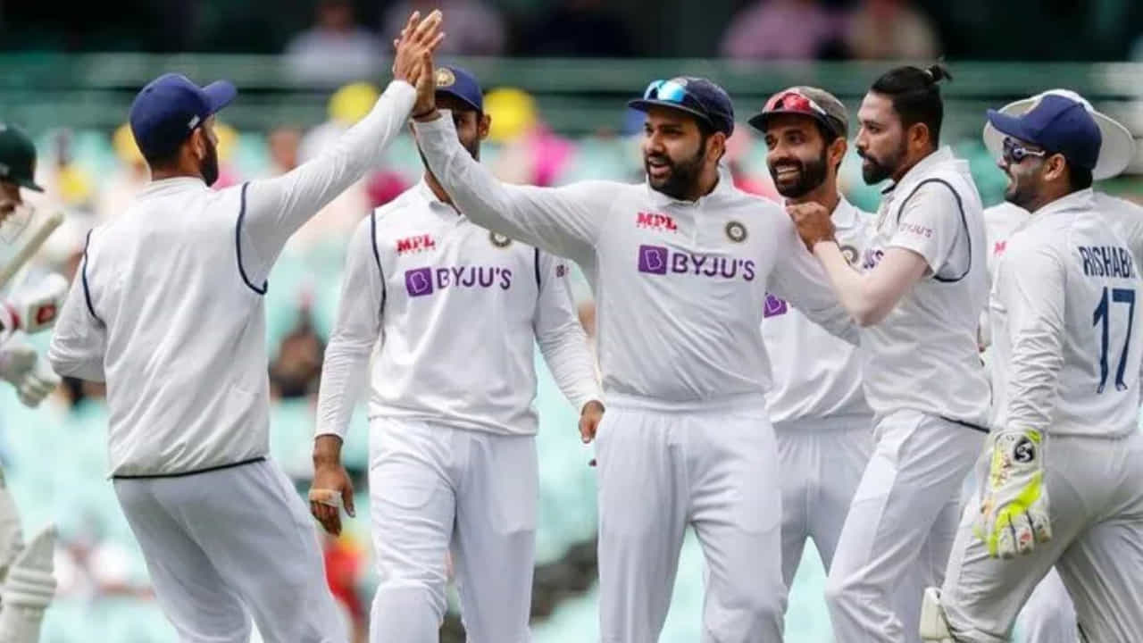 ವಿಶ್ವ ಟೆಸ್ಟ್ ಚಾಂಪಿಯನ್ಶಿಪ್ ಫೈನಲ್ ಬಳಿಕ ಟೀಂ ಇಂಡಿಯಾ ಆಟಗಾರರು ಸದ್ಯ ವಿಶ್ರಾಂತಿಯಲ್ಲಿದ್ದಾರೆ. ಭಾರತ ಕ್ರಿಕೆಟ್ ತಂಡ ಜುಲೈ ತಿಂಗಳಲ್ಲಿ ವೆಸ್ಟ್ ಇಂಡೀಸ್ ಪ್ರವಾಸ ಕೈಗೊಳ್ಳಲಿದೆ. ಈ ಪ್ರವಾಸದಲ್ಲಿ ಟೀಂ ಇಂಡಿಯಾ ವೆಸ್ಟ್ ಇಂಡೀಸ್ ವಿರುದ್ಧ ಟೆಸ್ಟ್, ಏಕದಿನ ಮತ್ತು ಟಿ20 ಸರಣಿಗಳನ್ನು ಆಡಲಿದೆ.